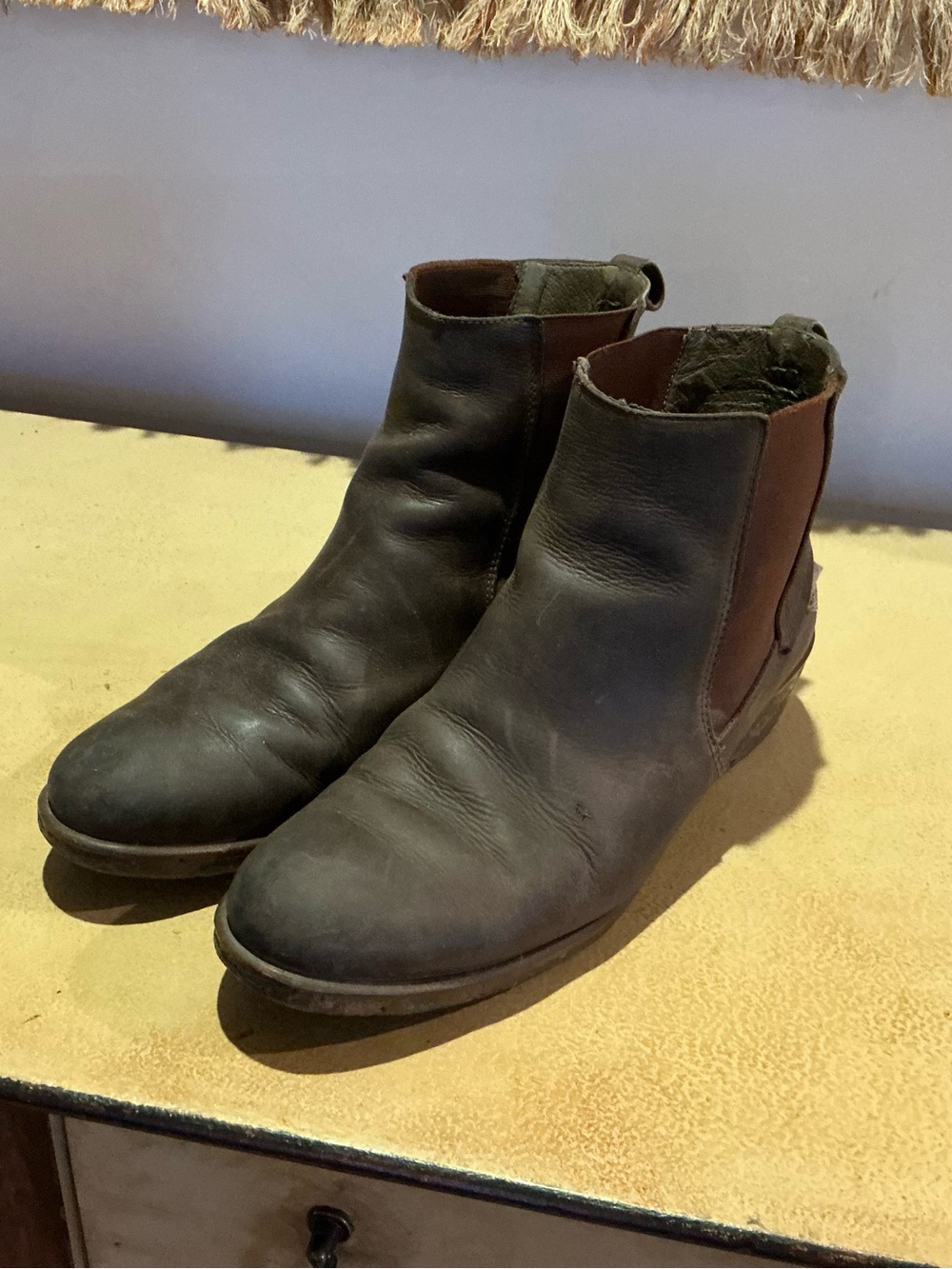 El Naturalista Chelsea Boots Euro 42